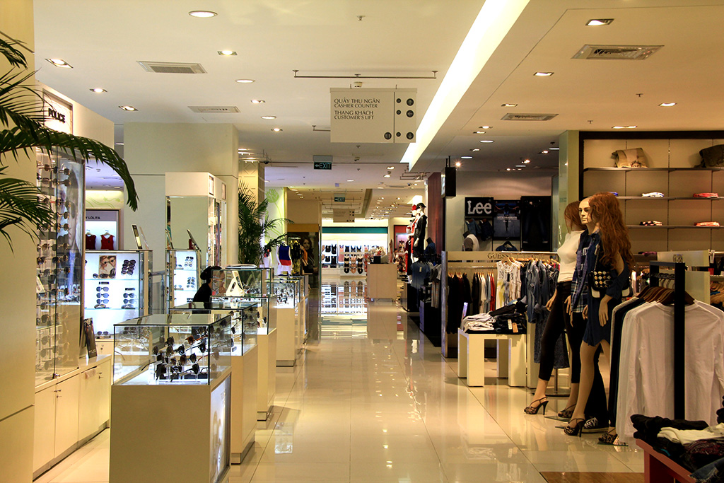 9 lý do vì sao vắng bóng khách, các shop hàng hiệu vẫn cố bám trụ